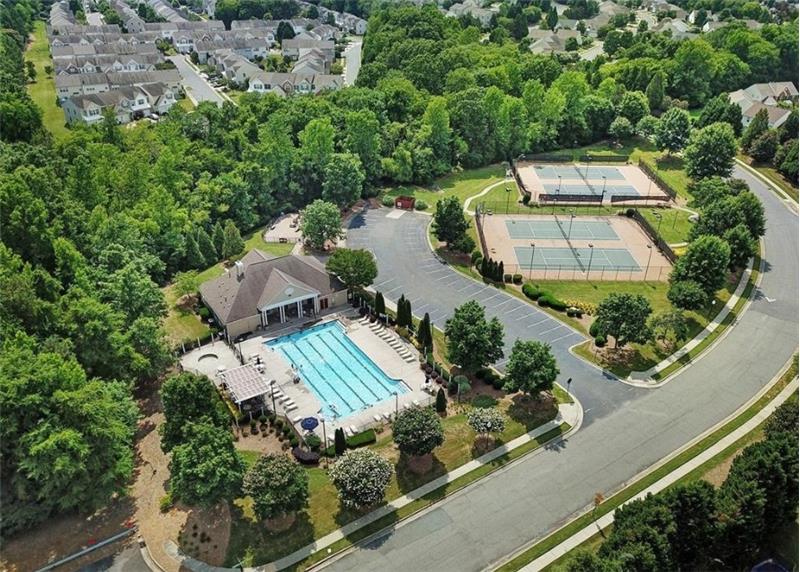 Reavencrest amenities include pool, clubhouse, tennis courts.