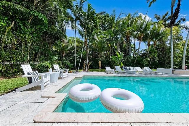 
                            Property Image 75