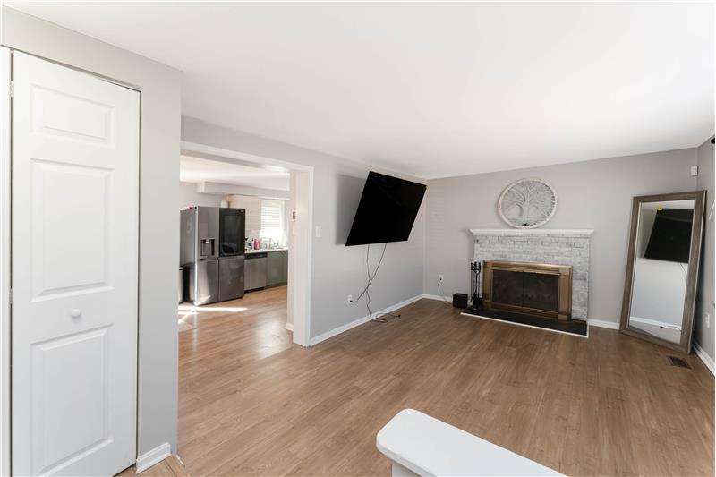 Family Room w/fireplace