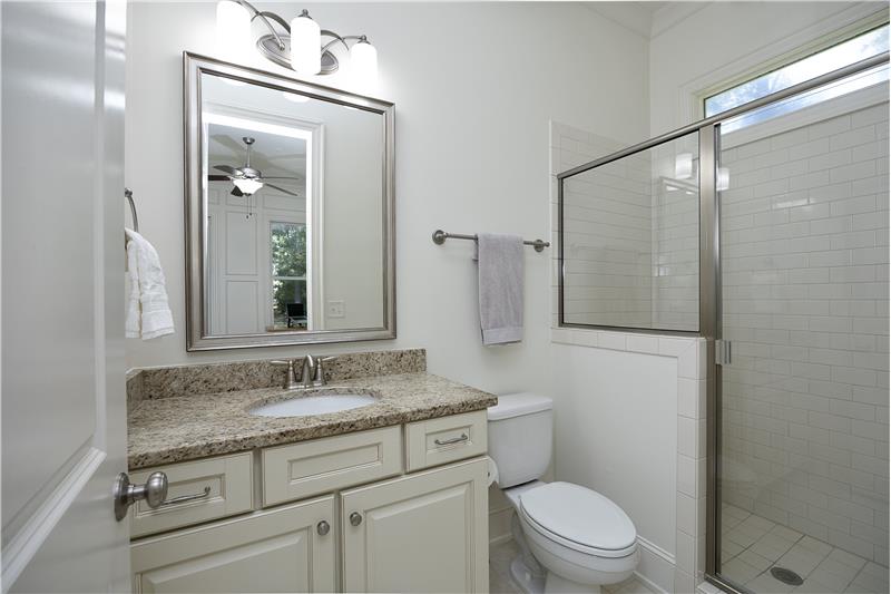 Ensuite Full Bath