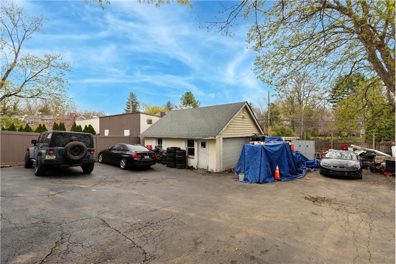129 Pennsylvania Avenue, Wayne 2-Car Garage