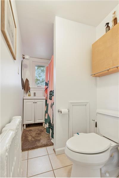 131 Pennsylvania Avenue, Wayne Full Bathroom