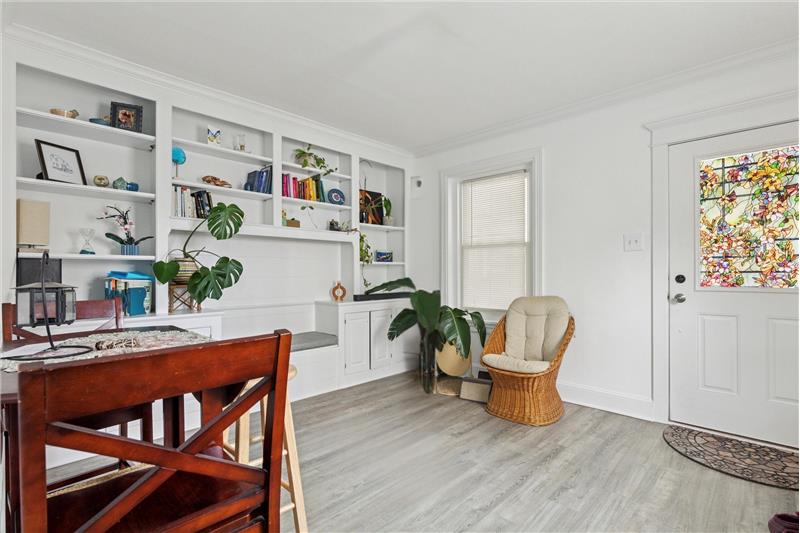 131 Pennsylvania Avenue, Wayne Living Room