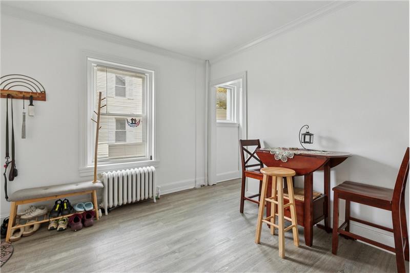 131 Pennsylvania Avenue, Wayne Living Room