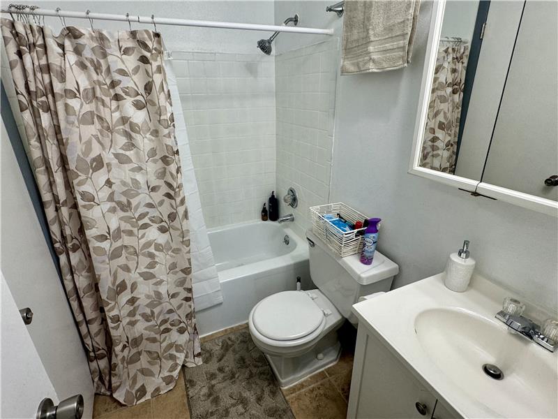 Upstairs full bathroom