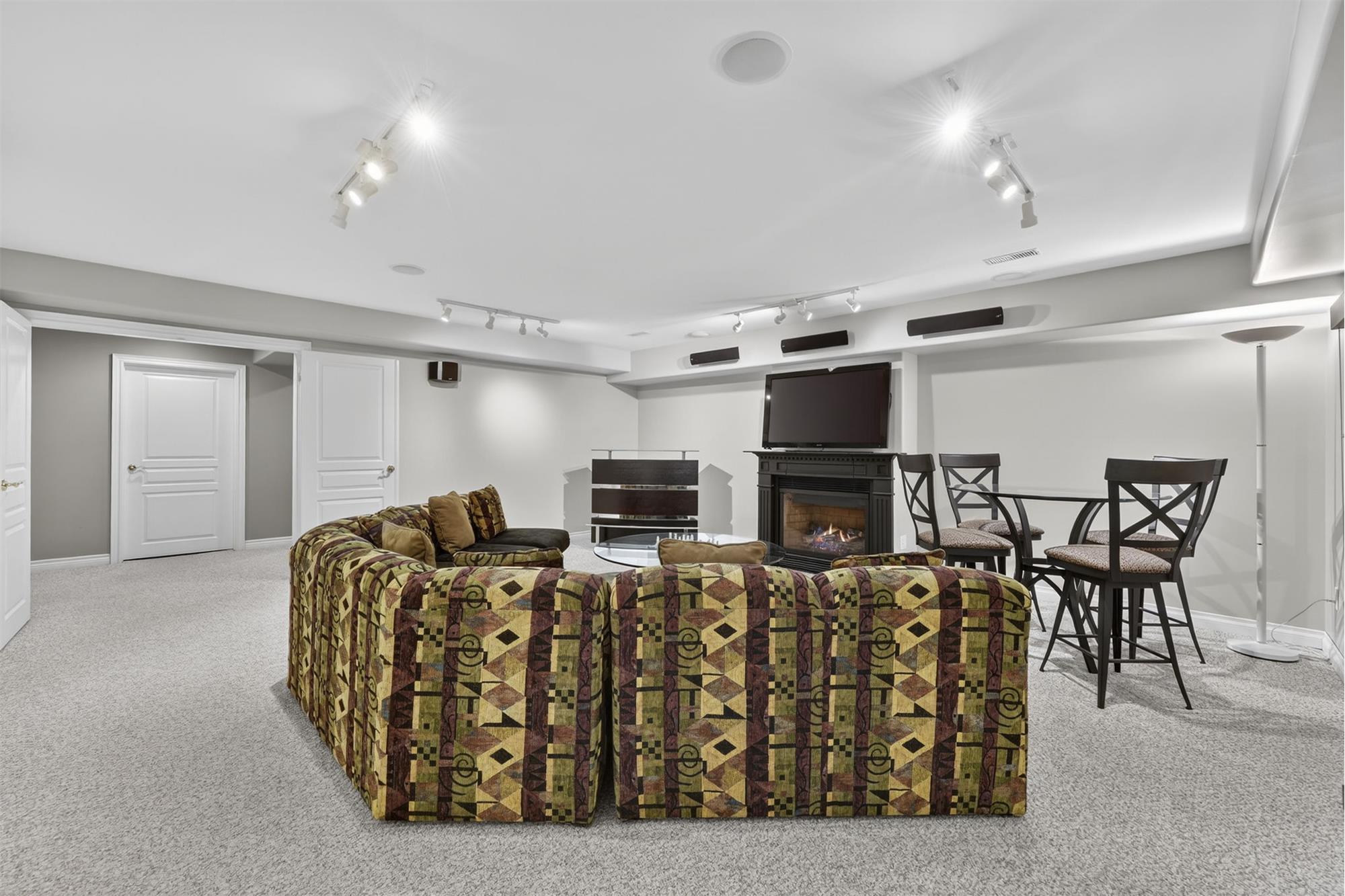 https://realbird.blob.core.windows.net/rb-photos/13-alpine-way-oro-medonte-on-l0l-2l0_R5B8P1E8_647062_639107557430859514_80x60.jpg
