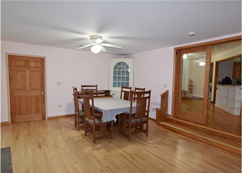 Dining room area with ceiling fan.