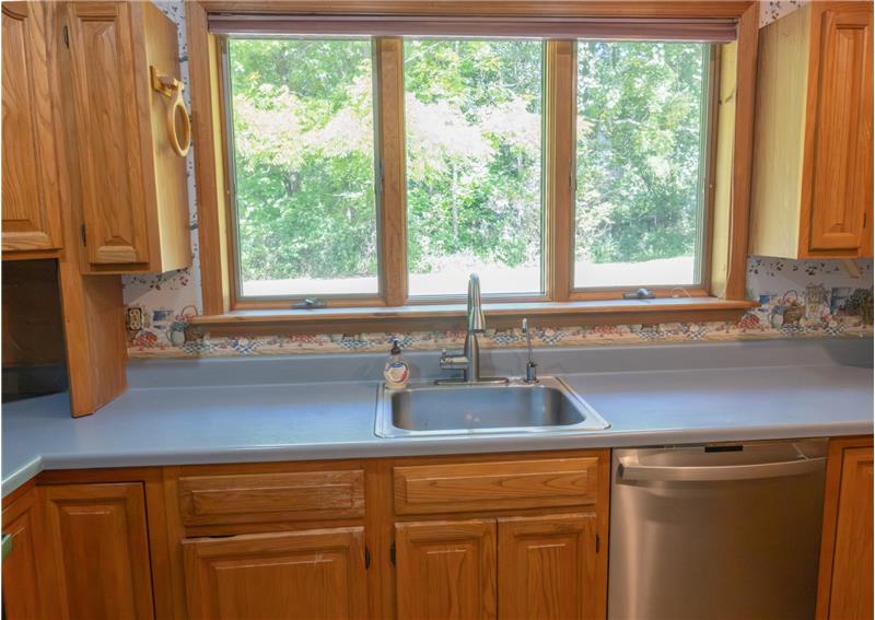Triple window pane above the kitchen sink