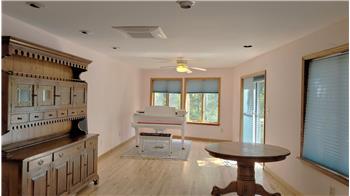 Recess lighting  and fan in the living room area