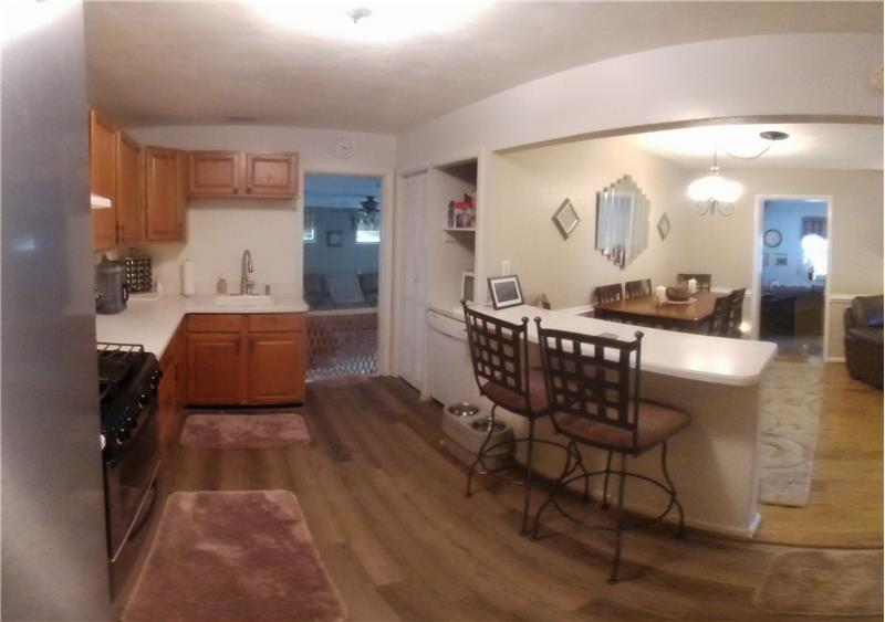 Breakfast Bar - Open Floor Plan