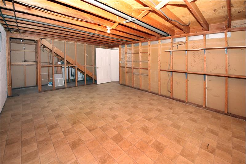 Large laundry/utility room!! Room for a fifth bedroom, bonus craft room or workshop!