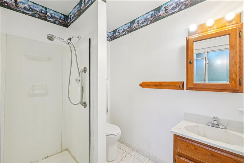 Primary bedroom's ensuite bathroom