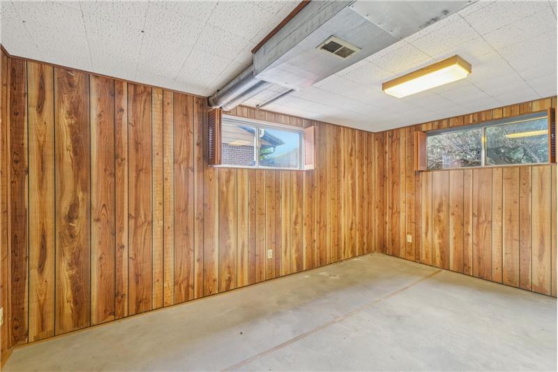 Bonus room in basement (could be 4th bedroom)