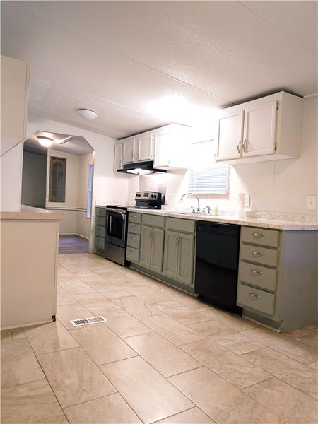 Large Kitchen with Breakfast area