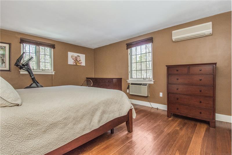 134 Newton Ave N - Master Bedroom