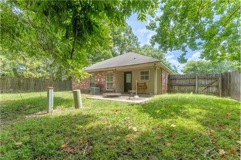 Fenced rear yard