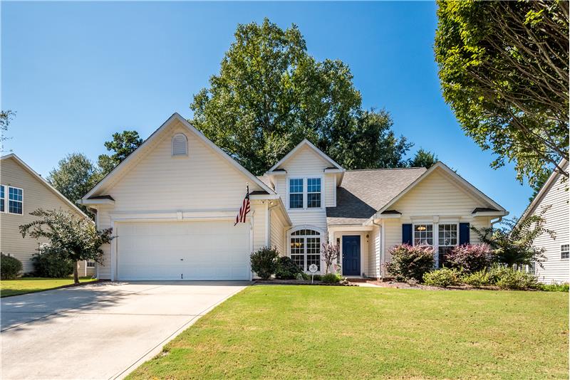 Welcome to 13612 Edgetree Drive in Pineville's well-established Cardinal Woods community.