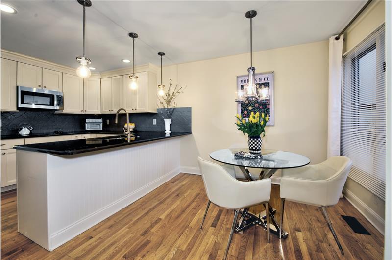 138 Montrose, #17 - Breakfast area