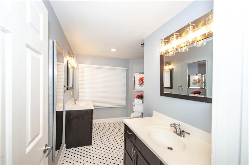 138 Montrose, #17 - Bathroom