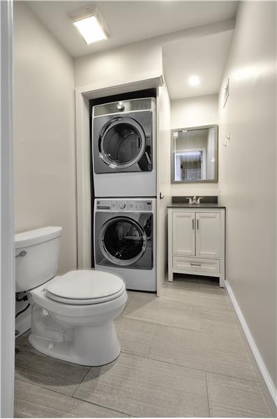 138 Montrose Avenue 35 Powder Room with Laundry