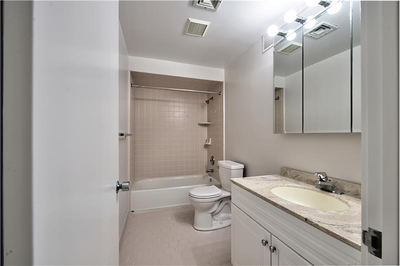 138 Montrose Avenue 35 Bathroom