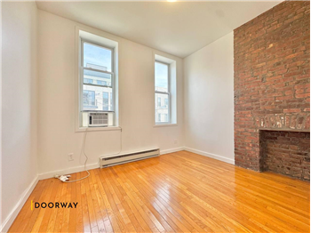 Primary listing photos for listing ID 642809