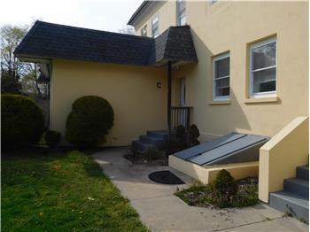 Primary listing photos for listing ID 558471