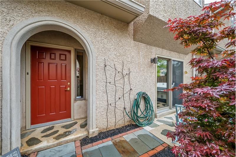 22 Greythorne Woods Circle - Front door