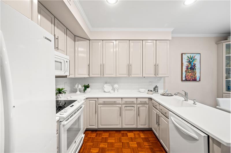 22 Greythorne Woods Circle - Kitchen