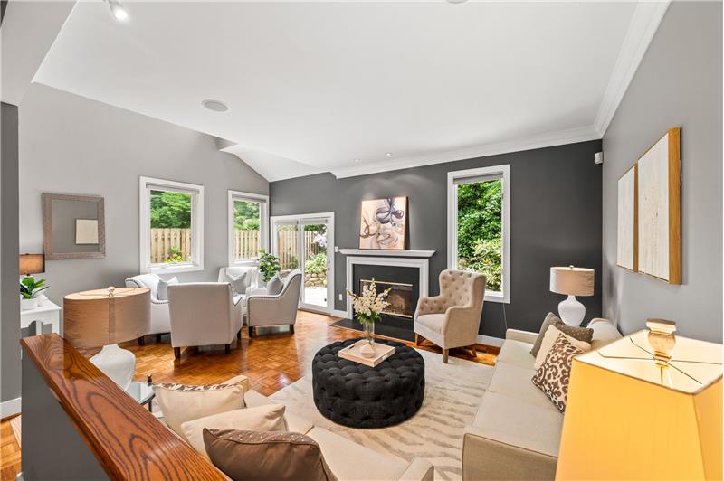 22 Greythorne Woods Circle - Living Room