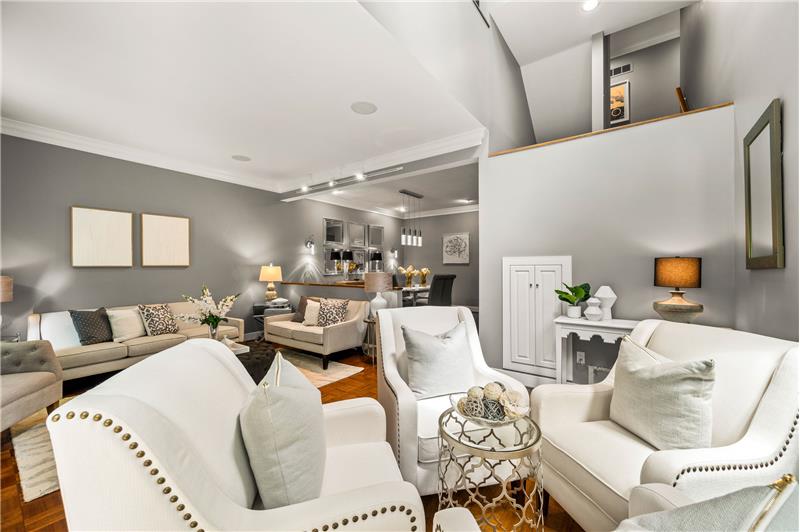 22 Greythorne Woods Circle - Living Room