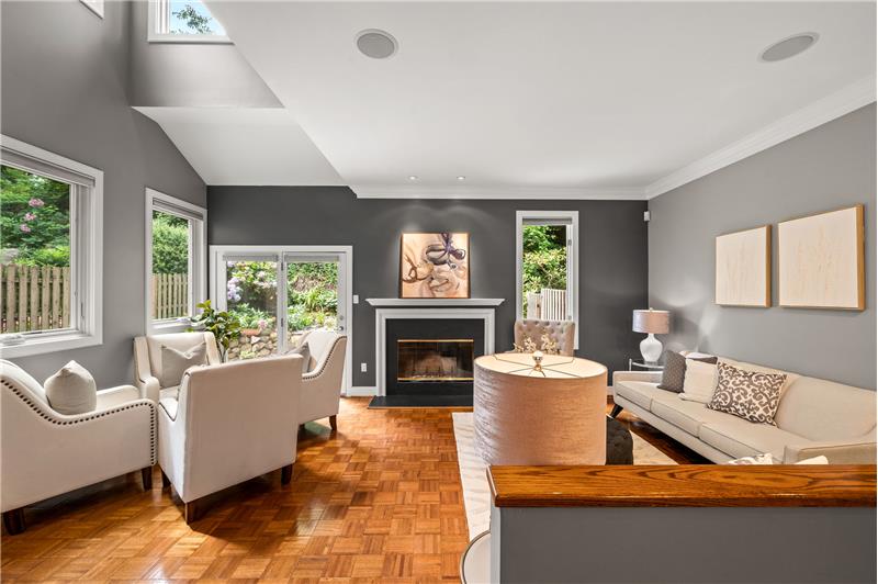 22 Greythorne Woods Circle - Living Room