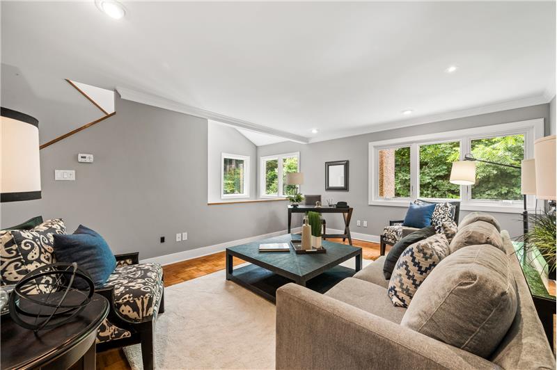 22 Greythorne Woods Circle - Family Room