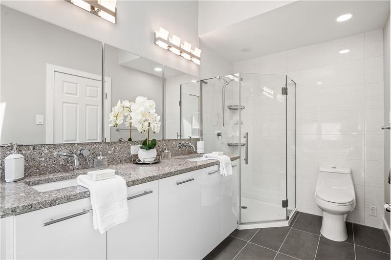 22 Greythorne Woods Circle - Bathroom 2