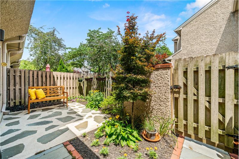 22 Greythorne Woods Circle - Patio