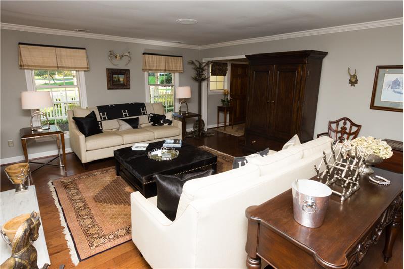 14 Ringneck - Living Room