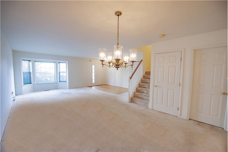 1402 Reagan Court Living Room