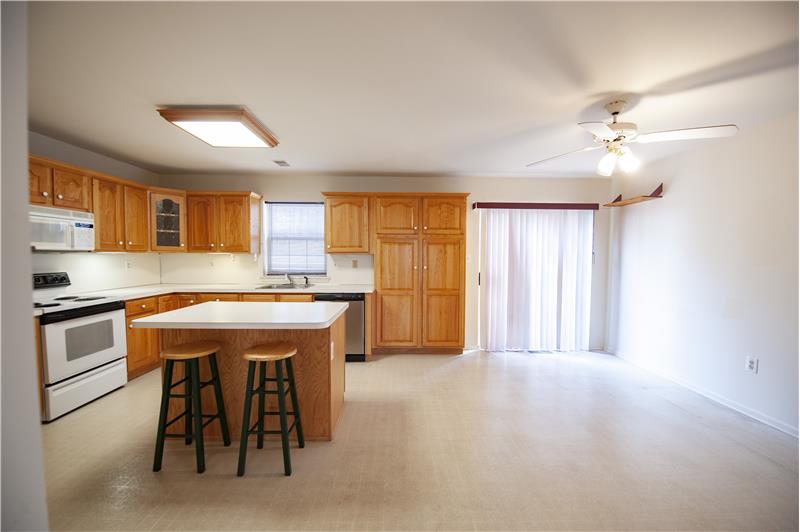 1402 Reagan Court Eat In Kitchen