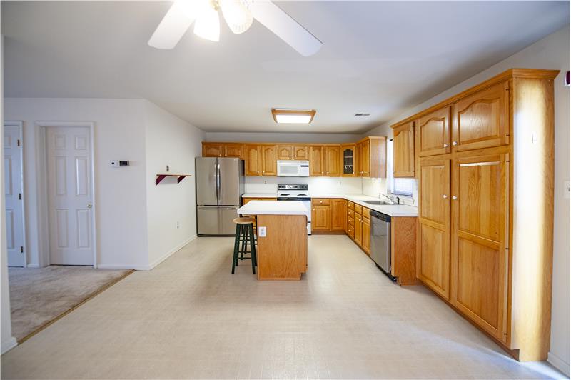 1402 Reagan Court Eat In Kitchen