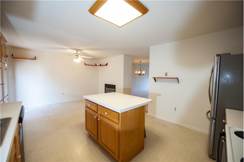 1402 Reagan Court Eat In Kitchen