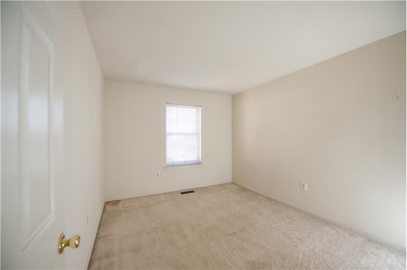 1402 Reagan Court bedroom 3