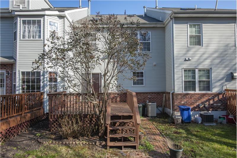 1402 Reagan Court Exterior Back