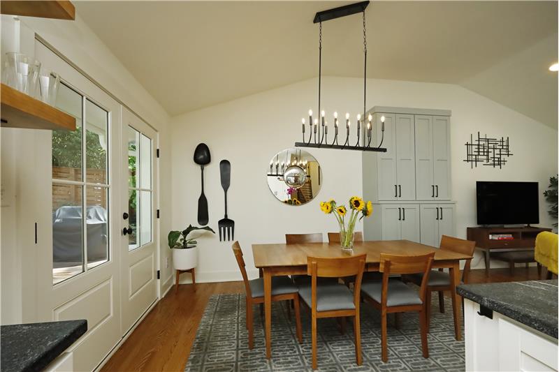 Lovely Dining