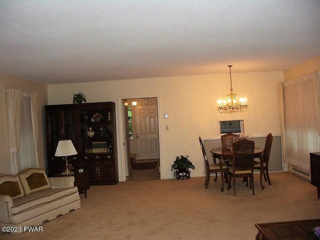 Living/Dining Area