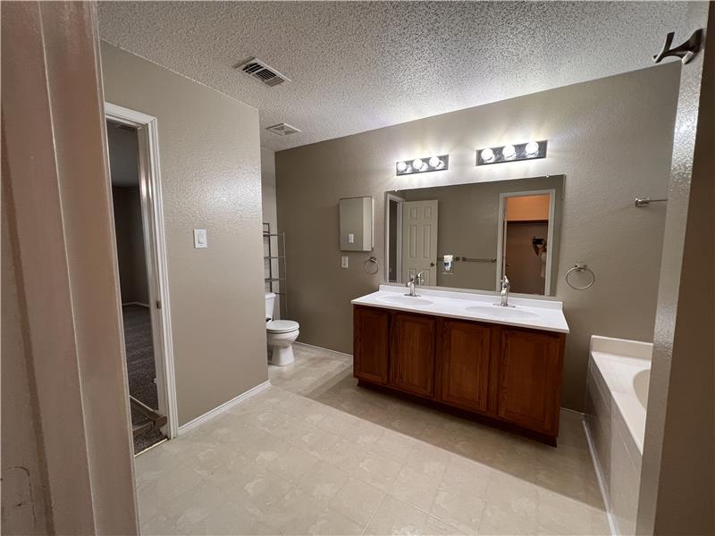 Double sinks, Shower & Tub