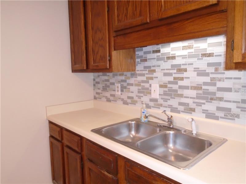 Glass tile splash back