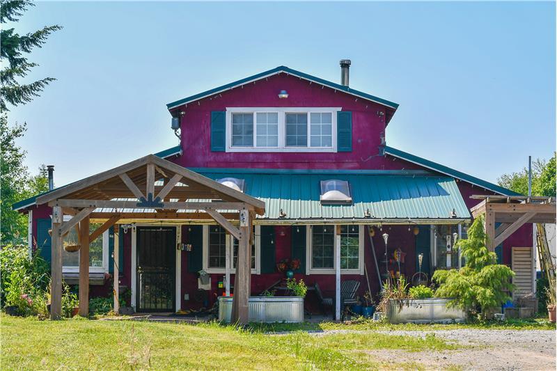 Front of the monitor style barn/dwelling