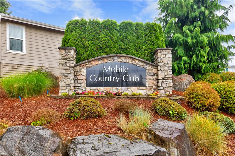 Mobile Country Club awaits you.