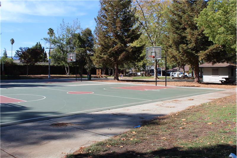 Hathaway Park Basketball Courts 