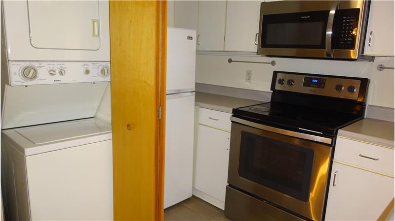 Kitchen, Washer/Dryer